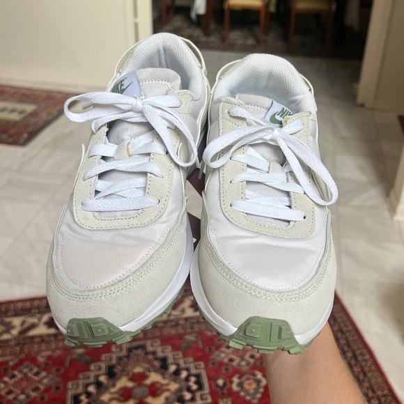 Nike Waffle Debut in White/Oil Green/Sea Glass | size 9 | Like New - Picture 2 of 9